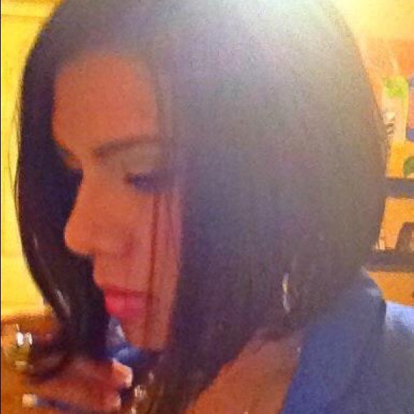 Meet your Posher, Iris - Picture 1 of 1